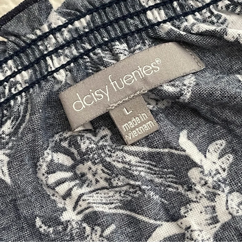Daisy Fuentes Floral Sleeveless Top Size L - Picture 7 of 9